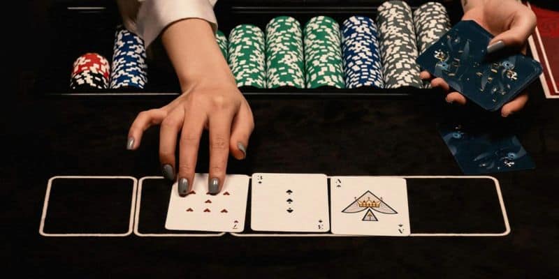 Cách chơi Poker chuẩn quốc tế